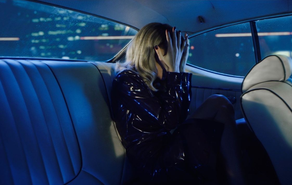 Loboda в латексе и кружевном белье снялась в новом видео